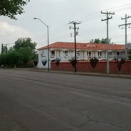 Hotel Dublan Inn Nuevo Casas Grandes Exterior foto